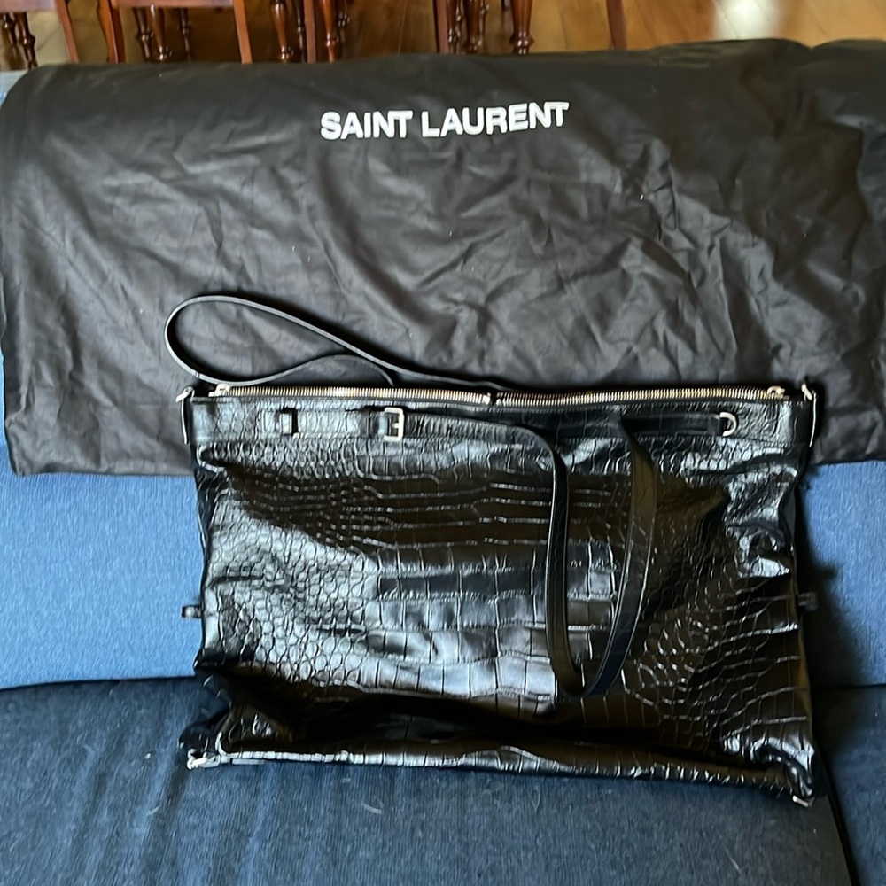 Authentic Yves Saint Laurent shopper/x-large. Croc embossed leather. Model 2018